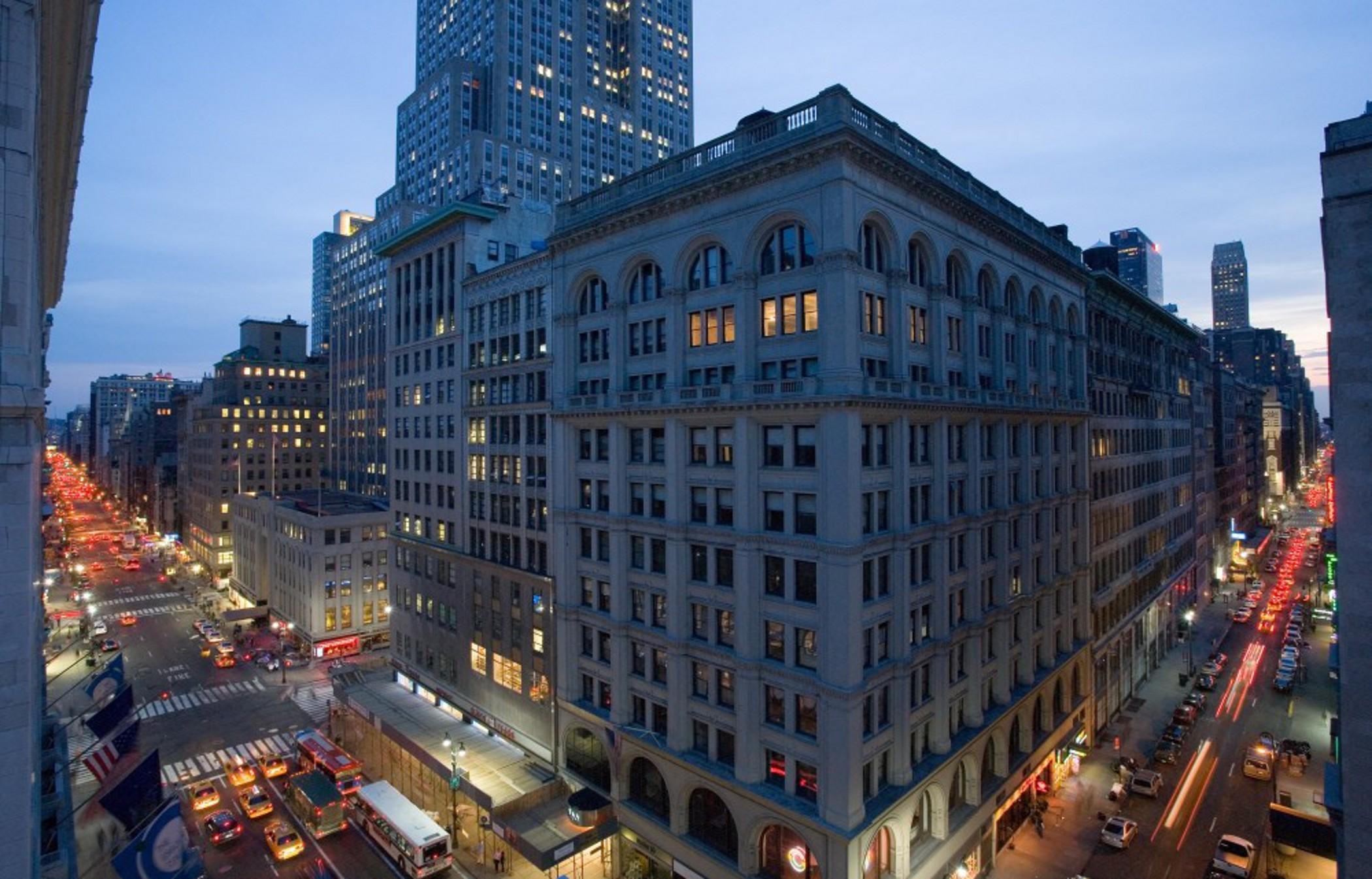 THE 10 CLOSEST Hotels to Saks Fifth Avenue, Chicago